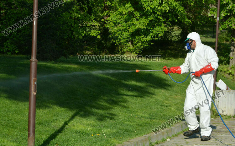 Пръскаха срещу кърлежи на „Ямача“