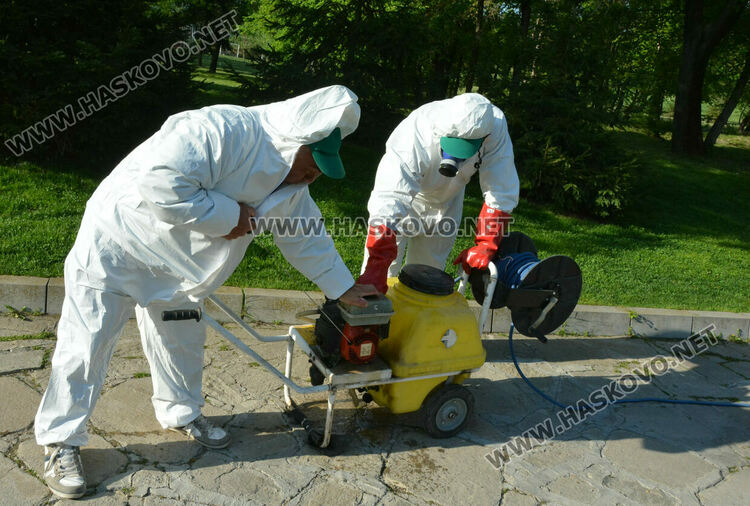 Пръскаха срещу кърлежи на „Ямача“