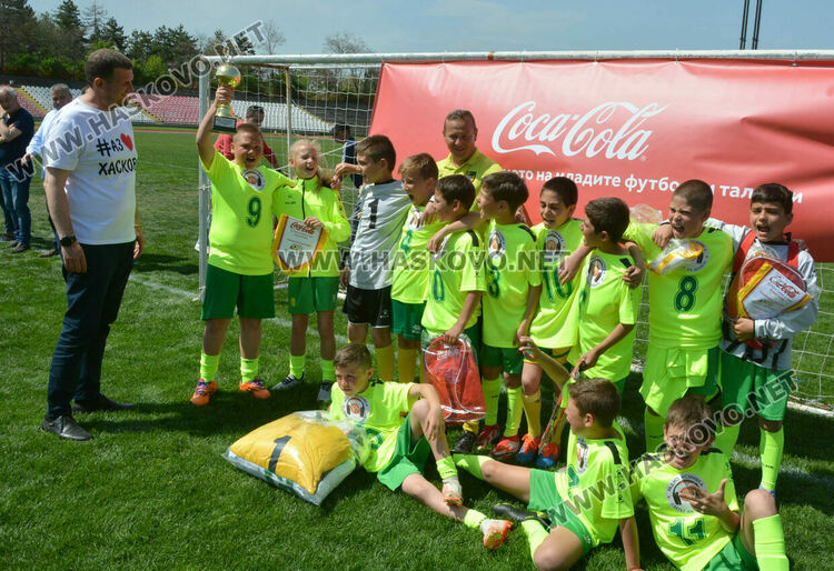 ФК „Свиленград“ вдигна купата от турнира „Децата и футболът“