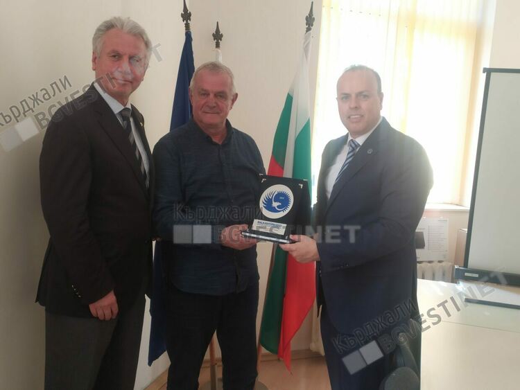 Почетен плакет