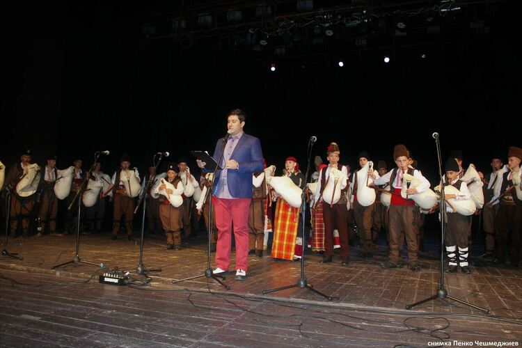 Концертът-базар за Дани събра над 6 хиляди лева за лечението й