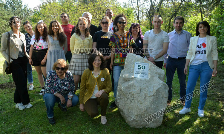 Засадиха 50 дръвчета в „Кенана“ за юбилея на „Южна пролет“