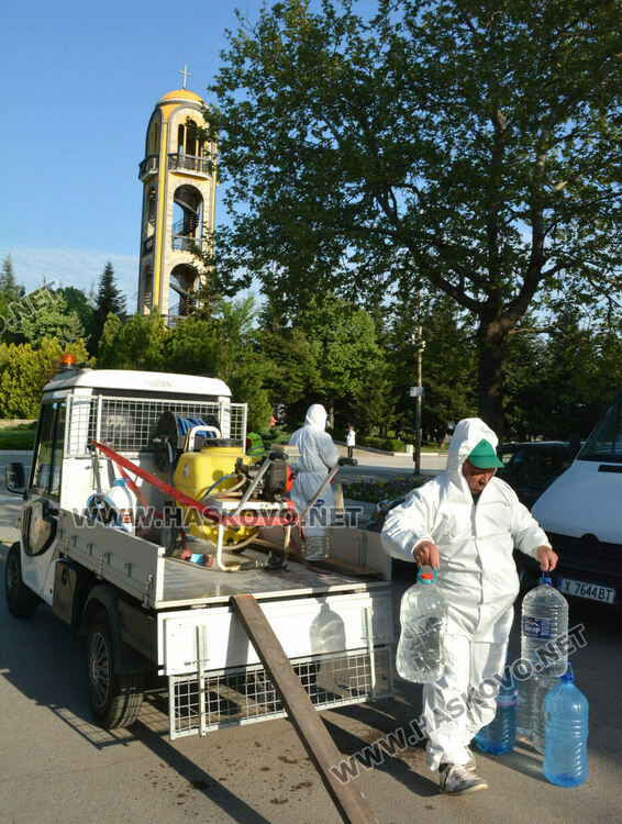 Пръскаха срещу кърлежи на „Ямача“