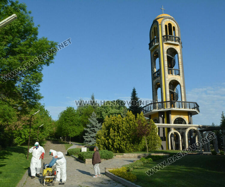 Пръскаха срещу кърлежи на „Ямача“