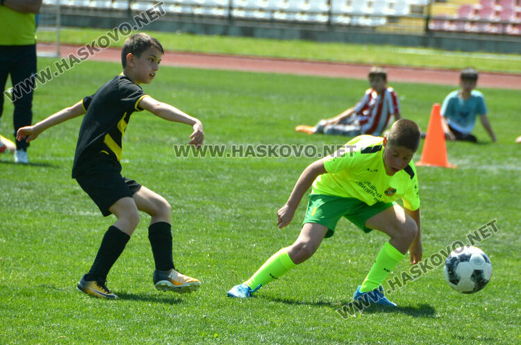 ФК „Свиленград“ вдигна купата от турнира „Децата и футболът“