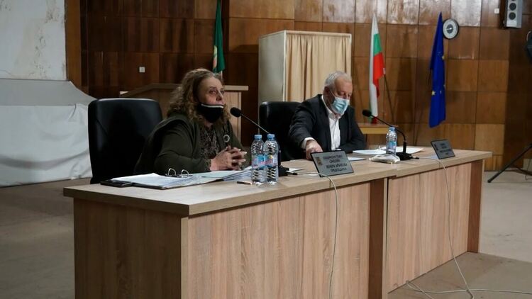 Общинските съветници заседават онлайн! Решили така заради почивните дни, повечето ги били слели