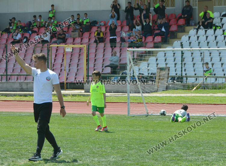 ФК „Свиленград“ вдигна купата от турнира „Децата и футболът“