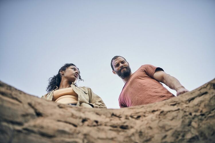  „Туристът“ с Джейми Дорнан е в HBO Max 