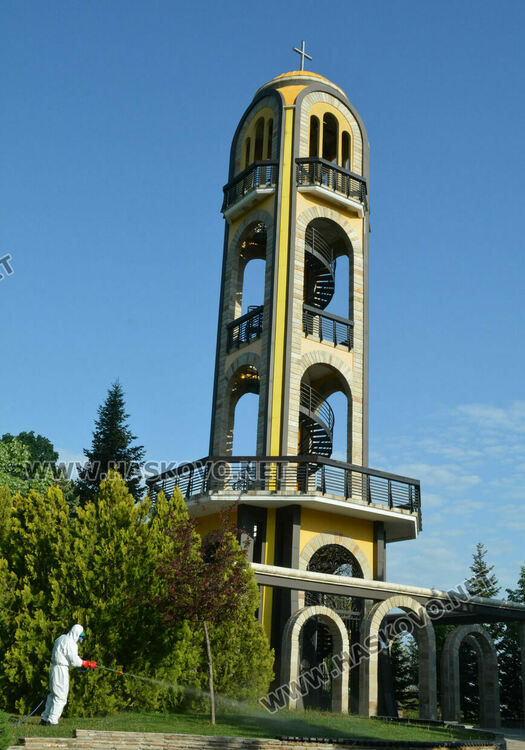 Пръскаха срещу кърлежи на „Ямача“