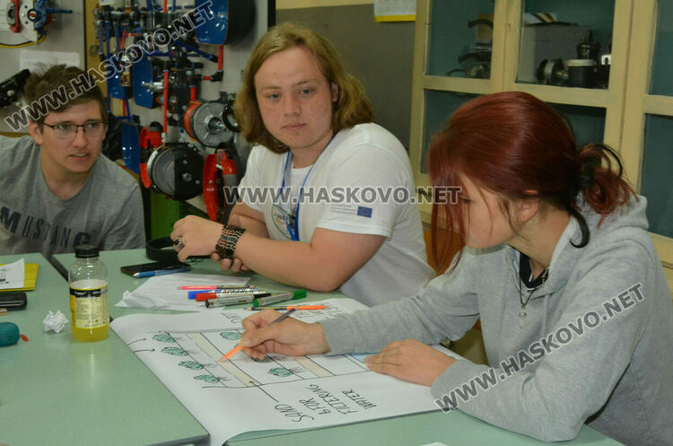 Хасковски ученици показват иновативни системи на връстници от Германия и Чехия