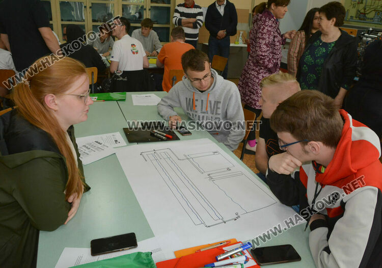 Хасковски ученици показват иновативни системи на връстници от Германия и Чехия