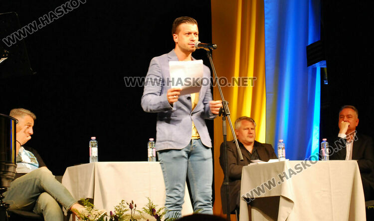 „Ти, той и аз между вас“:темата на първия поетически двубой в Хасково