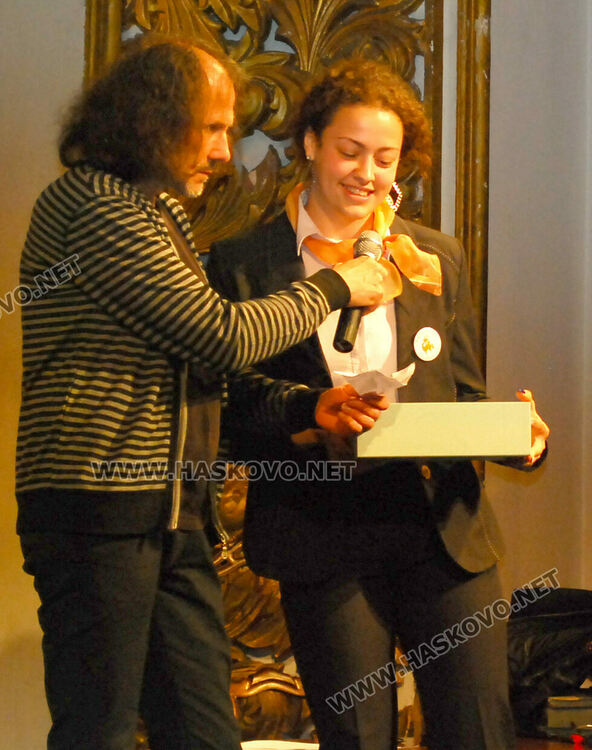 „Ти, той и аз между вас“:темата на първия поетически двубой в Хасково