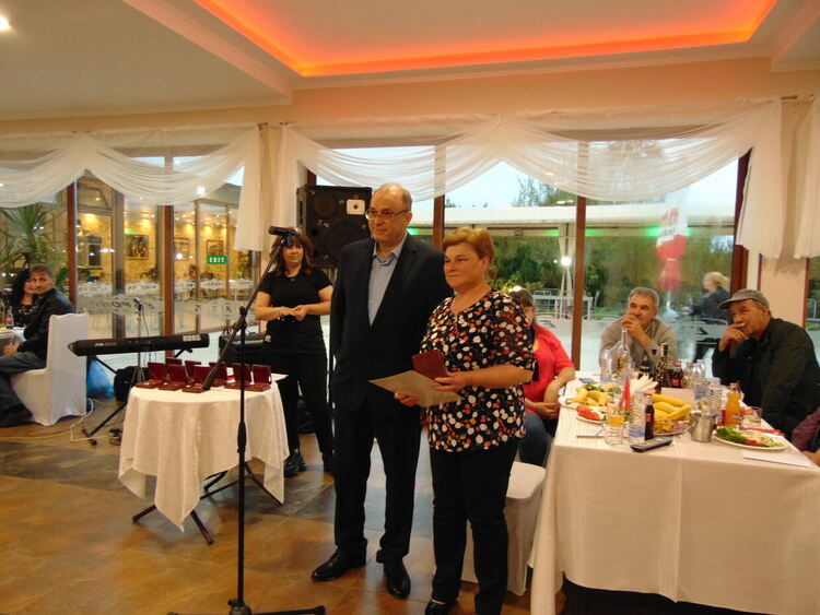 Корнелия Нинова лично поздрави  фирма "Искра" за 60-годишнината ѝ