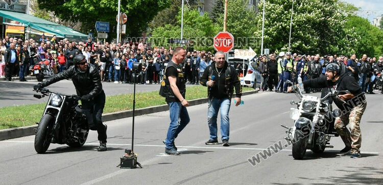Рокерско шоу и състезателни стартове в Харманли