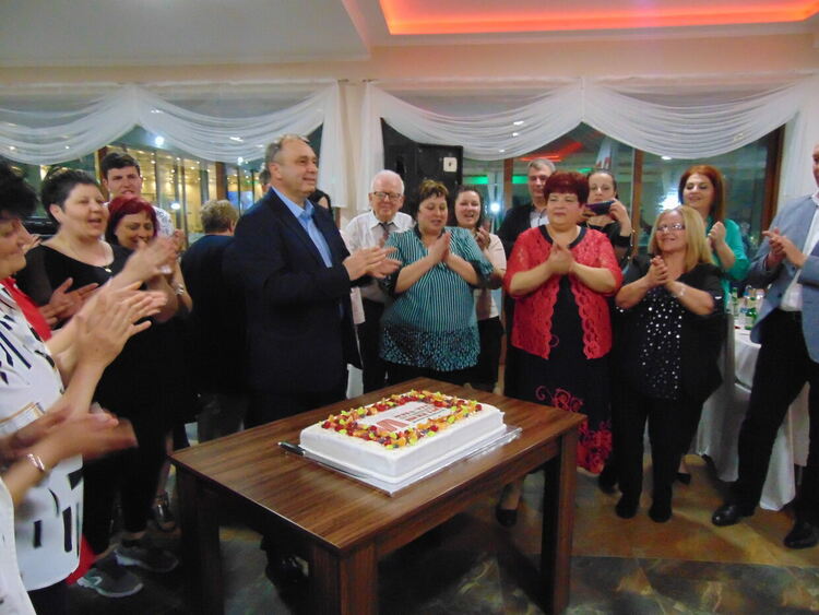 Корнелия Нинова лично поздрави  фирма "Искра" за 60-годишнината ѝ