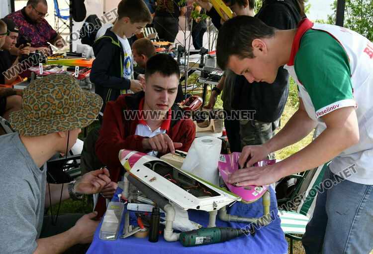 Световни и европейски шампиони се включиха в Държавното по корабомоделен спорт