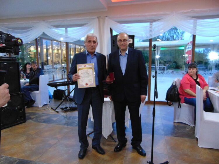 Корнелия Нинова лично поздрави  фирма "Искра" за 60-годишнината ѝ