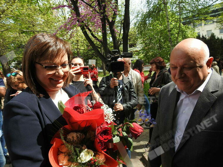 Корнелия Нинова в Кърджали: Голямата част от българския народ не желае да изпращаме оръжие на Украйна