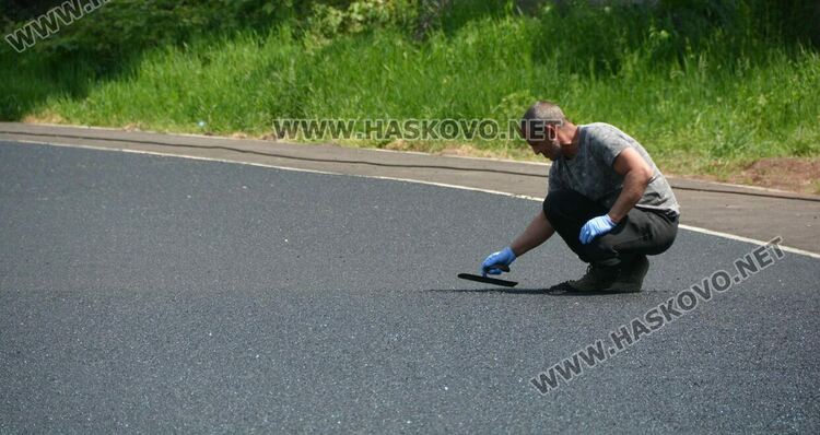 Полагат гумено покритие по пистата на стадион “Младост”