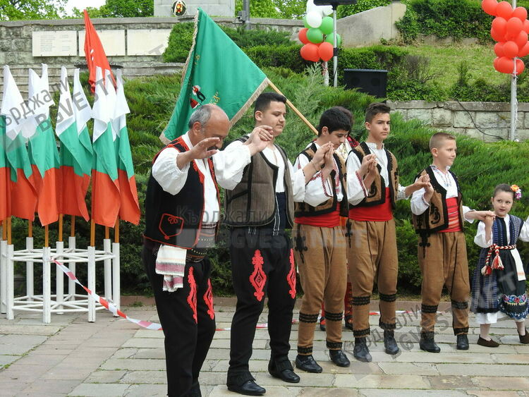 Социалистите в Кърджали посрещат Деня на труда с фолклорен празник, уважи го вицепремиера Корнелия Нинова