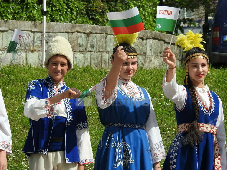 Социалистите в Кърджали посрещат Деня на труда с фолклорен празник, уважи го вицепремиера Корнелия Нинова