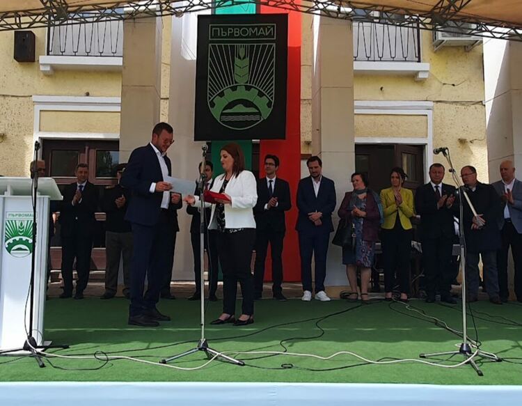 Министърът на културата запали огъня на Майските празници в Първомай