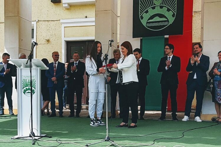 Министърът на културата запали огъня на Майските празници в Първомай