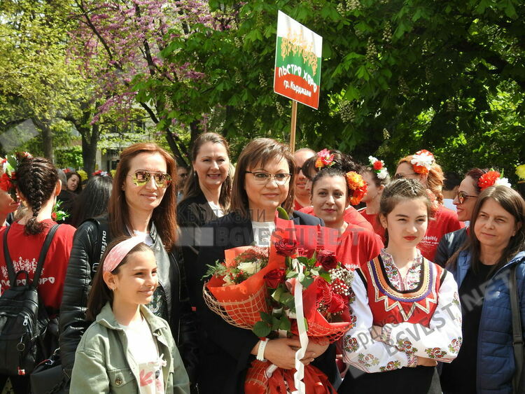 Корнелия Нинова в Кърджали: Голямата част от българския народ не желае да изпращаме оръжие на Украйна