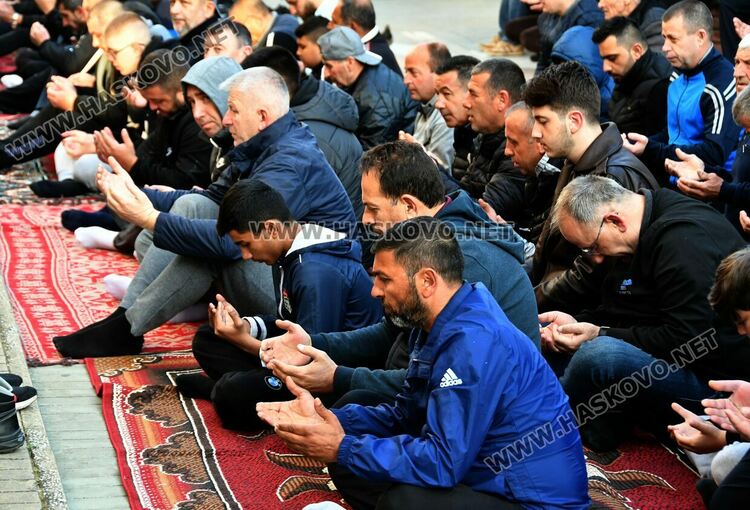 Мюсюлманите се върнаха отново в джамиите за Рамазан байрям