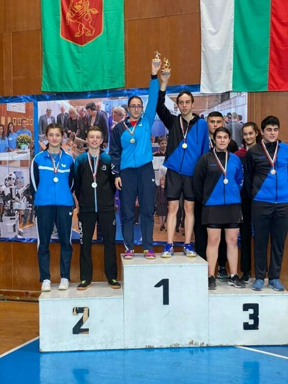 Шест медала за тенисистите на „Юнак“,само Сиделя завоюва три