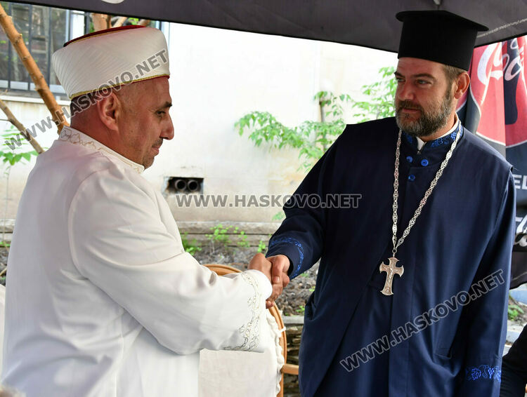 Мюсюлманите се върнаха отново в джамиите за Рамазан байрям