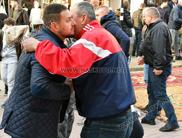 Мюсюлманите се върнаха отново в джамиите за Рамазан байрям