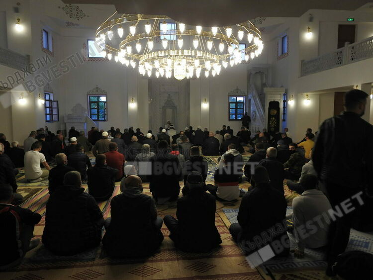 В над 300 храма в Кърджалийско посрещнаха Рамазан Байрама с молитви за мир