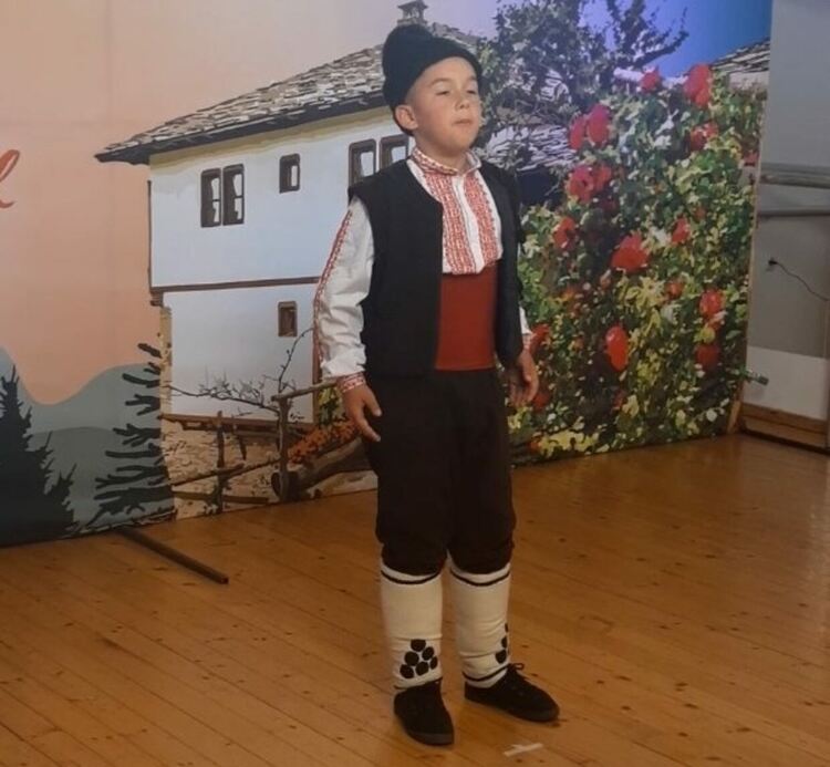 8 медала за "Зора Зорничка" от конкурса "Орфеево изворче" 