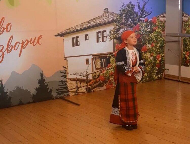 8 медала за "Зора Зорничка" от конкурса "Орфеево изворче" 