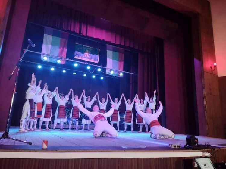 Двучасов спектакъл на колективите на Народно читалище &bdquo;Пробуда 1935 г."