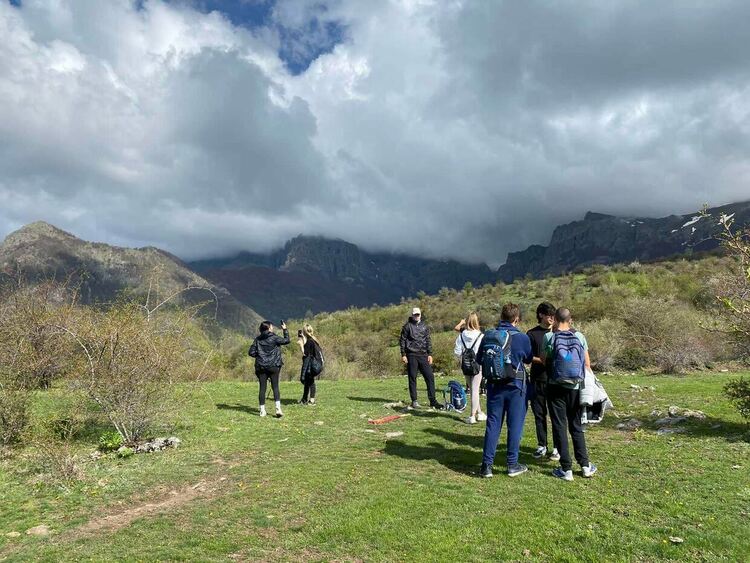 Златаровци извървяха пътя до Райското пръскало и обратно за 10 часа