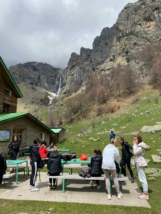 Златаровци извървяха пътя до Райското пръскало и обратно за 10 часа