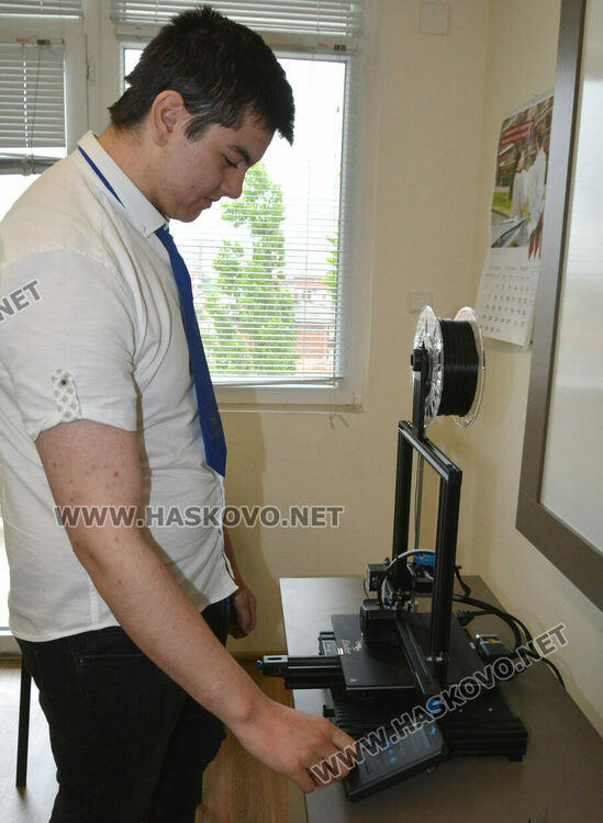 Четири кабинета в синхрон с новите технологии подготвят специалисти в Царската гимназия в Хасково