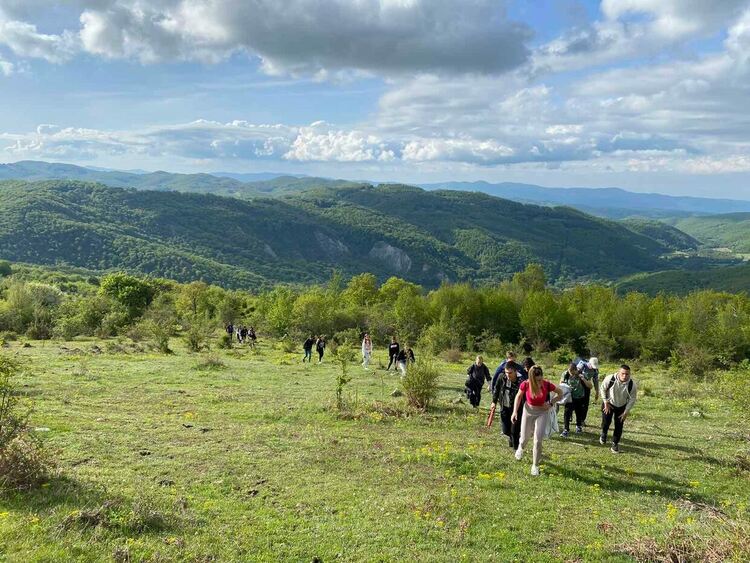 Златаровци извървяха пътя до Райското пръскало и обратно за 10 часа