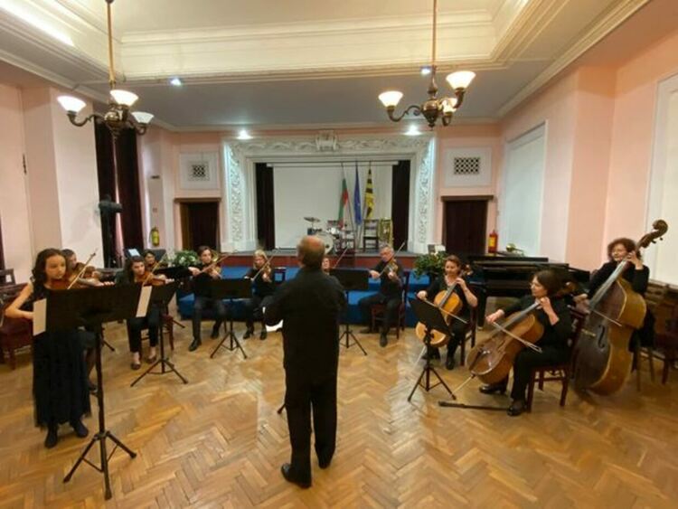 Перник бе домакин на шестнадесетото издание на Международния конкурс за млади изпълнители на класически музикални инструменти