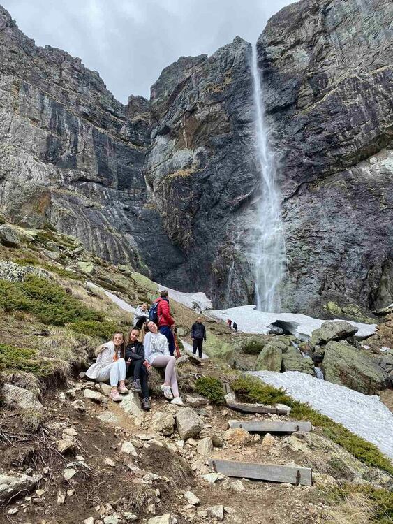 Златаровци извървяха пътя до Райското пръскало и обратно за 10 часа