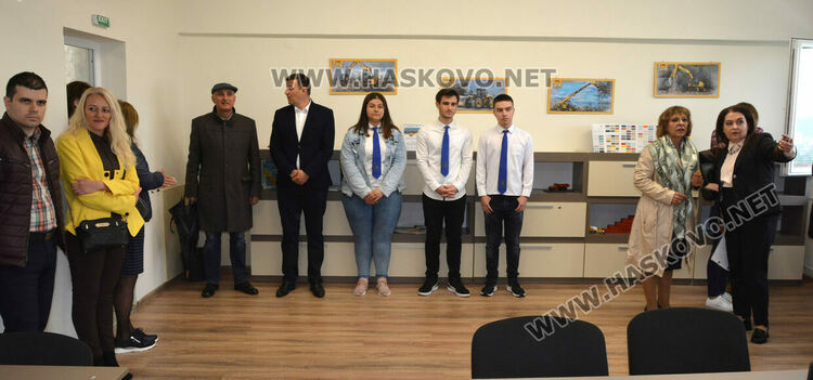 Четири кабинета в синхрон с новите технологии подготвят специалисти в Царската гимназия в Хасково