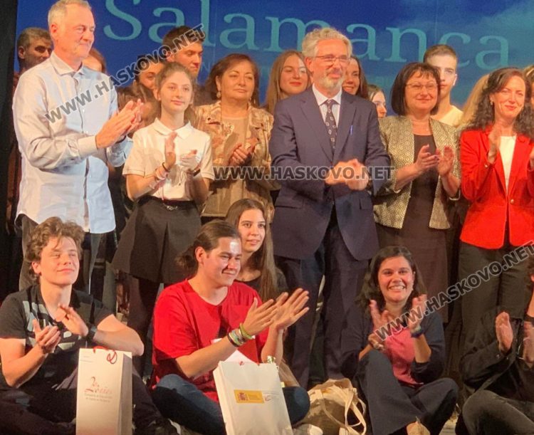 Испанската трупа на Езиковата от Хасково разсмя и очарова журито на Националния фестивал на училищен театър