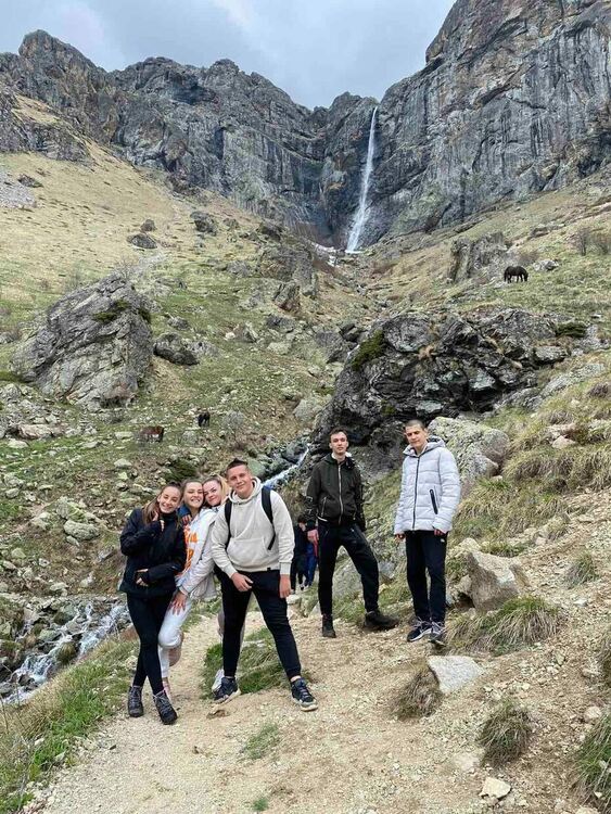 Златаровци извървяха пътя до Райското пръскало и обратно за 10 часа