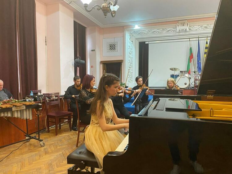 Перник бе домакин на шестнадесетото издание на Международния конкурс за млади изпълнители на класически музикални инструменти
