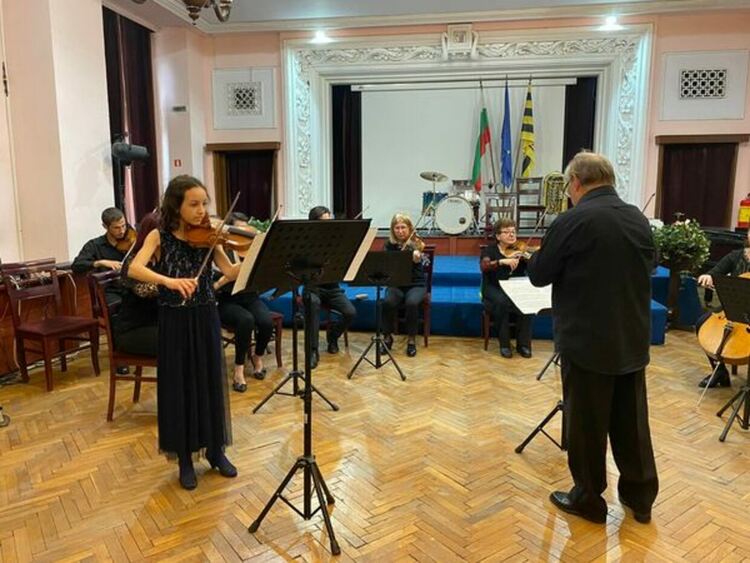 Перник бе домакин на шестнадесетото издание на Международния конкурс за млади изпълнители на класически музикални инструменти