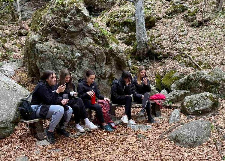 Златаровци извървяха пътя до Райското пръскало и обратно за 10 часа