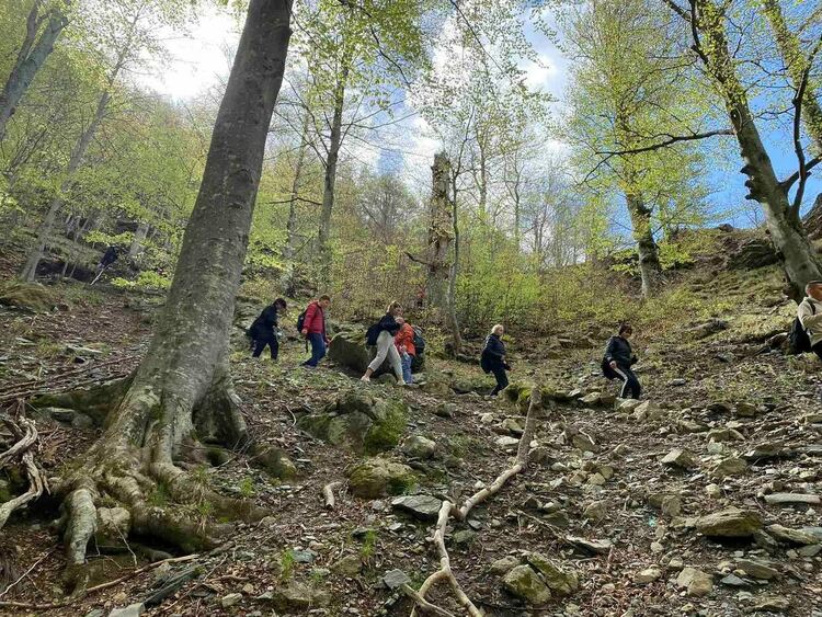Златаровци извървяха пътя до Райското пръскало и обратно за 10 часа